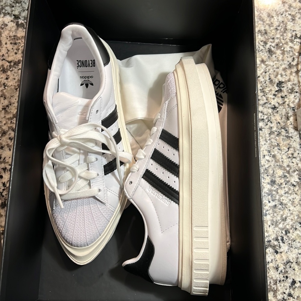 Beyoncé superstar shoes